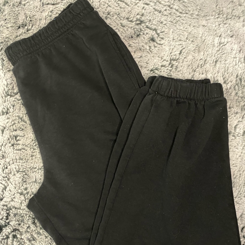 black sweatpants